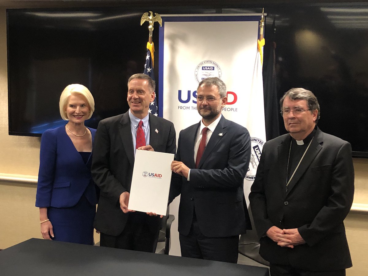 SantEgidioDC's tweet image. The Community of Sant’Egidio and @USAID sign a significant memorandum of understanding, paving the way for continued collaboration and enhanced partnerships around the world. #FromtheAmericanPeople #SantEgidio   #Poverty #Peace #Prayer @santegidionews @SantEgidioUSA