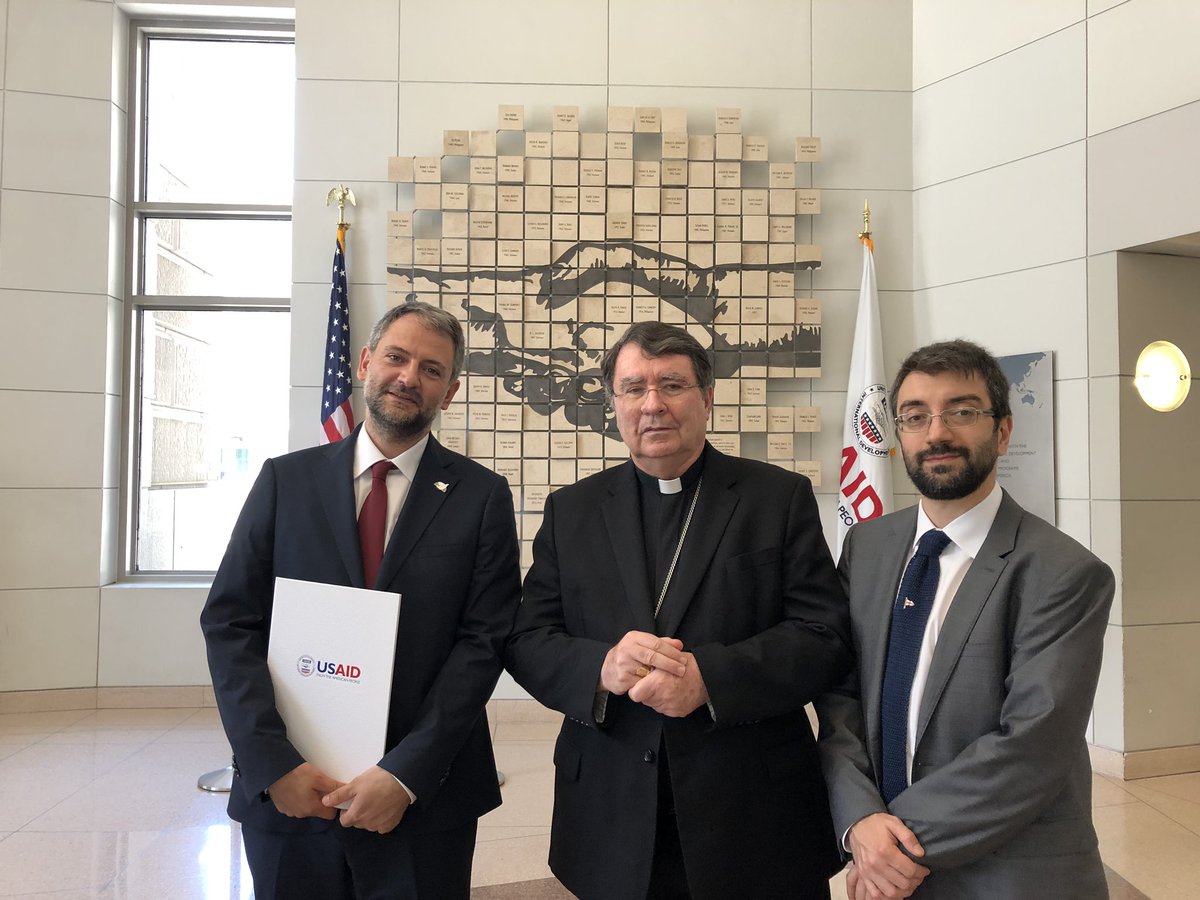 SantEgidioDC's tweet image. The Community of Sant’Egidio and @USAID sign a significant memorandum of understanding, paving the way for continued collaboration and enhanced partnerships around the world. #FromtheAmericanPeople #SantEgidio   #Poverty #Peace #Prayer @santegidionews @SantEgidioUSA