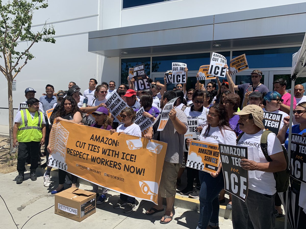 This crew right here!! 💥👊🏾

Rallying outside Amazon Warehouse for two hours in 102 degree weather. IE people are hella resilient #NoTech4ICE #AmazonStrike