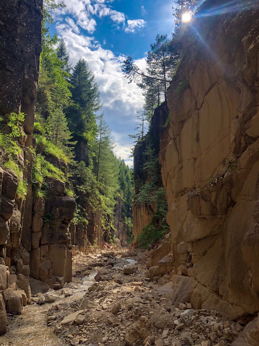 EmilySimonis's tweet photo. Un g(e)oiello. Il Geoparc #Bletterbach, Letteralmente come essere su #Marte!  #DolomitesUnesco https://t.co/qKOMnhjKT8 https://t.co/N3IJqQeaqf
