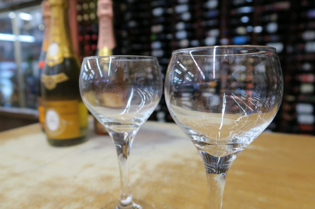 liquordan's tweet photo. A glass for you, and a glass for ___. Tag the person you want to have a toast with! https://t.co/IZch9CJxs1