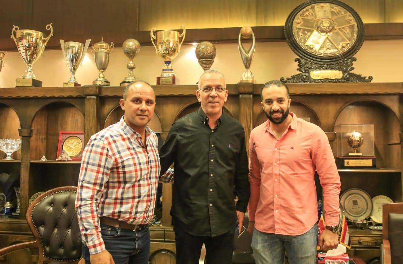 Uzivatel Hafid Derradji Ø­ÙÙŠØ¸ Ø¯Ø±Ø§Ø¬ÙŠ Na Twitteru Ø³Ø¹Ø¯Øª Ø¨Ø²ÙŠØ§Ø±Ø© Ù…Ù‚Ø± Ø§Ù„Ù†Ø§Ø¯ÙŠ Ø§Ù„Ø£Ù‡Ù„ÙŠ Ø§Ù„Ù…ØµØ±ÙŠ Ø£ÙŠÙ† Ù„Ù‚ÙŠØª ÙƒÙ„ Ø§Ù„ØªØ±Ø­Ø§Ø¨ Ù…Ù† Ø±Ø¦ÙŠØ³ ÙˆÙ…Ø¬Ù„Ø³ Ø¥Ø¯Ø§Ø±Ø© Ø§Ù„Ù†Ø§Ø¯ÙŠ ÙˆØ§Ù„Ø£Ø¹Ø¶Ø§Ø¡ Ø§Ù„Ù…Ø­ØªØ±Ù…ÙŠÙ† ØªØ´Ø±ÙØª Ø¨Ø§Ù„Ø§Ø³ØªÙ…Ø§Ø¹ Ø¥Ù„Ù‰ Ø´Ø±ÙˆØ­Ø§Øª Ø­ÙˆÙ„ Ù†Ø§Ø¯ÙŠ Ù„ÙŠØ³ ÙƒÙƒÙ„ Ø§Ù„Ù†ÙˆØ§Ø¯ÙŠ Ø¨Ø¹Ø±Ø§Ù‚ØªÙ‡ ÙˆØ´Ø¹Ø¨ÙŠØªÙ‡ Ø¬Ø¹Ù„Øª Ù…Ù†Ù‡ ÙƒÙŠØ§Ù†Ø§ Ø¨Ù‡Ø°Ø§ Ø§Ù„Ø­Ø¬Ù… Ø´ÙƒØ±Ø§
