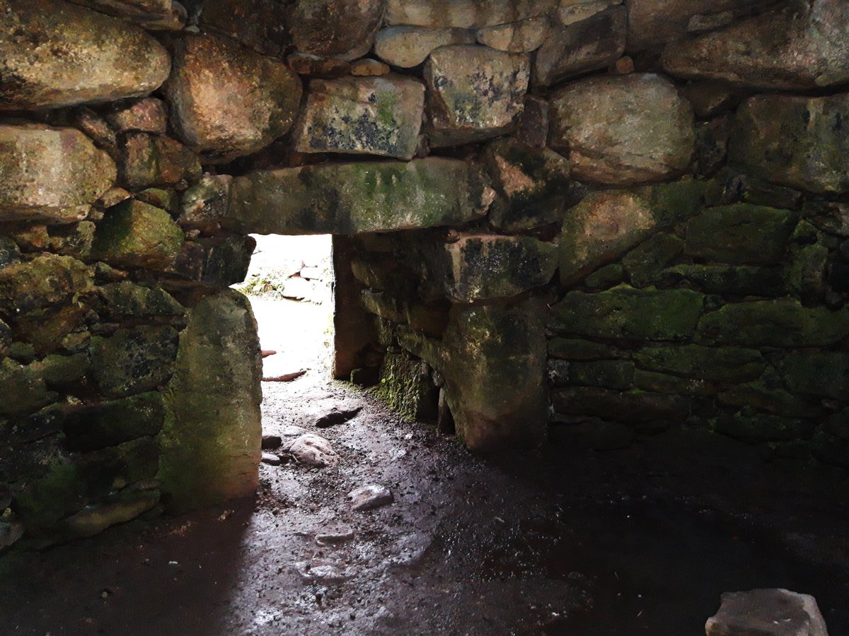 No-one's really sure why these remarkably well-engineered tunnels crop up at a few of our ancient sites. Shelter? Food storage? Ritual/religious reasons? The Carn Euny fogou has an impressive domed ante-chamber as well as a curved underground passageway. #PrehistoryOfPenwith