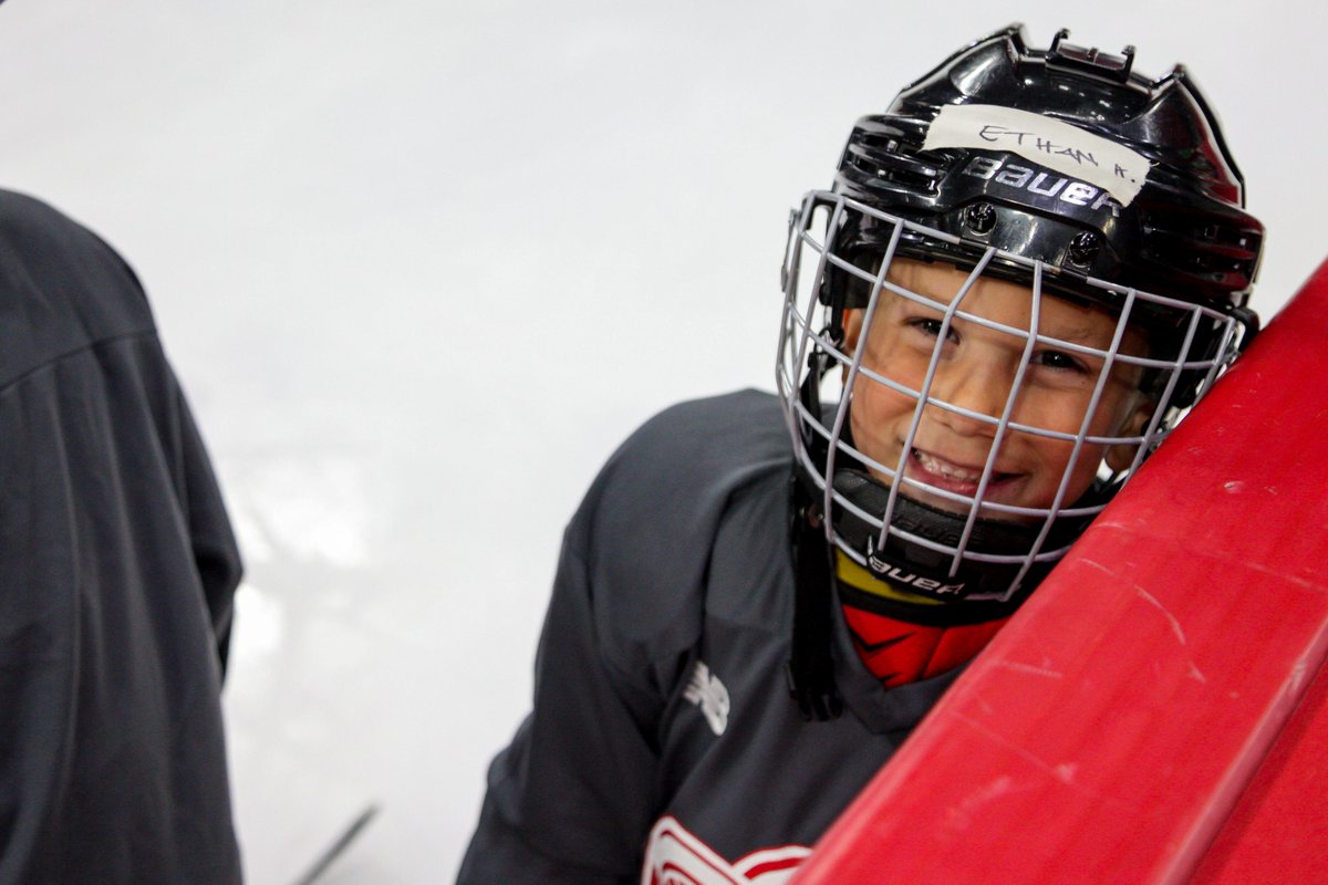 DetroitRedWings's tweet photo. Smiles all-around at day 1 of Youth Camp!
Shoutout to @givanismith24 & @dcholowski27 for stopping by to give the kids some pointers. π
#DRWYC | #ForTheKids https://t.co/tYRA6L84Aw