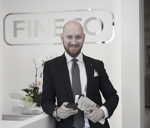 SimoneViarengo's tweet photo. L’UNICO MODO DI FARE UN OTTIMO LAVORO È AMARE QUELLO CHE FAI. 
Steve Jobs 
https://t.co/srL2jcUlnk 
#financialadvisor #advisor #pfa #privatebanker #wealthadvisor #consultants #enterpreneur #myjob #me #dress #dresscode #fashion #tie #cravatta #abitouomo … https://t.co/oGU4NQjgg0 https://t.co/RKdSA8KEhF