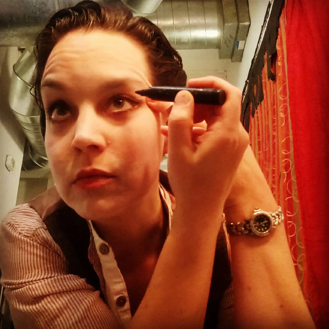 StrutsTheatre's tweet photo. Ready in 2 minutes #anactorprepares #actorsprepare #actor #actorslife #lifeonstage #lifeintheatre #lifeonstage #stage #theatre #theatrelife #backstage #greenroom #actorlife #actorlifestyle #actors #whoseeyelineristhisanyway https://t.co/ZH6ctzfI9B