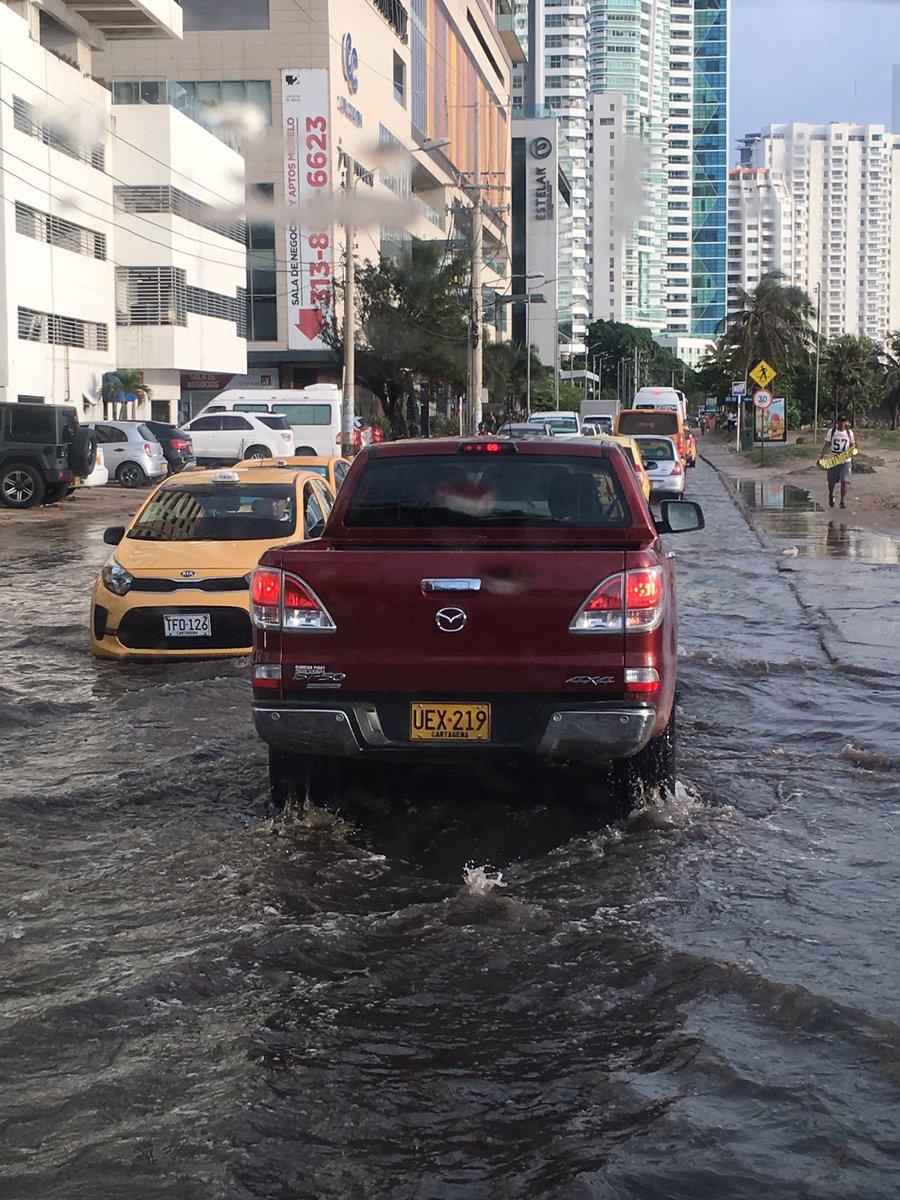 felgovi's tweet photo. Esta es Cartagena después de una pequeña lluvia. Cómo va la implementación del #plan4c @AlcaldiaCTG ? La gestión del riesgo y la adaptación al cambio climático son la clave para la competitividad de la ciudad @investcartagena @elheraldoco @elespectador @YAKLANZ @FedericoBoteroj https://t.co/xfR1d8ahjr