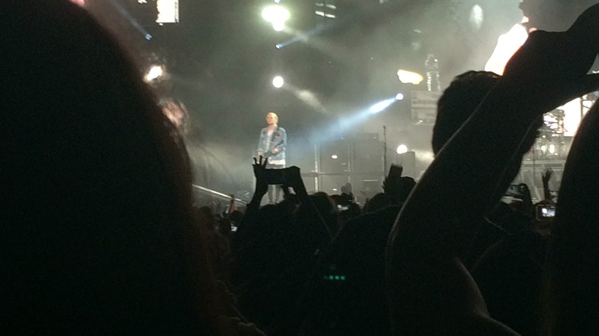 mytjamie's tweet photo. it’s been three whole years since i saw my favorite band live for the first time. thank you for the best concert of my life @5SOS #slflmsg https://t.co/3rffZCg6Ua