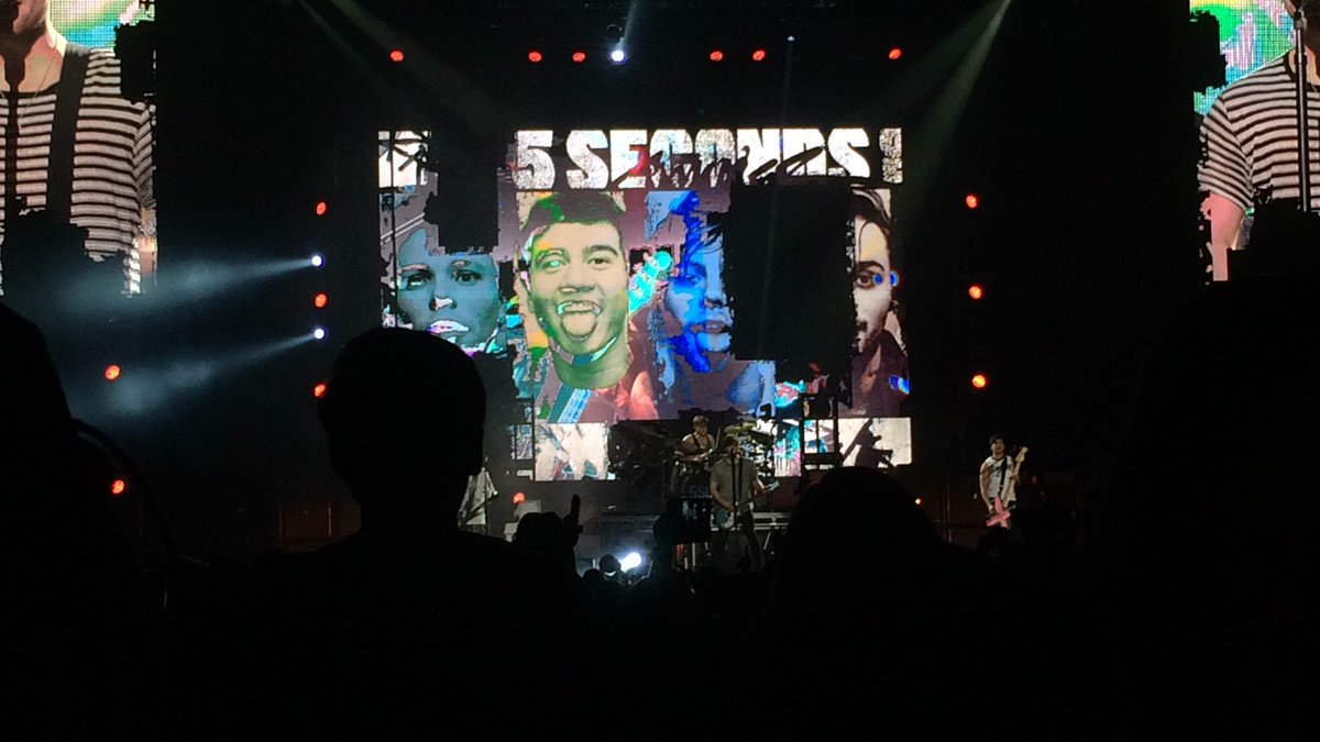 mytjamie's tweet photo. it’s been three whole years since i saw my favorite band live for the first time. thank you for the best concert of my life @5SOS #slflmsg https://t.co/3rffZCg6Ua