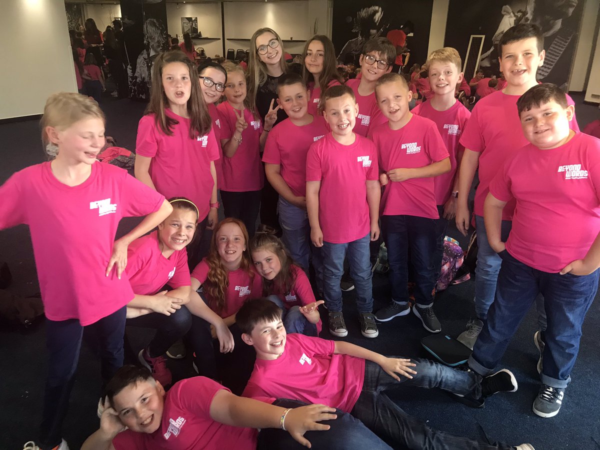 bodprimary's tweet photo. I am SO PROUD of our choir today! All of your hard work and determination really has paid off, you were all so so amazing, and should be so happy with yourselves! You are all superstars ✨🎤 @BeyondWordsHTRN #HitTheRightNote #BodringalltChoir #Superstars https://t.co/J8YvqFGjU8