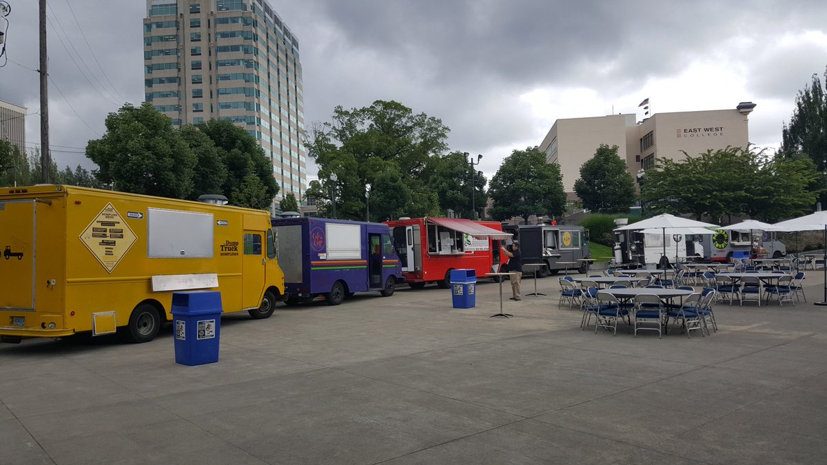 Food trucks for lunch for the <a href="/OReillyMedia/">O'Reilly Media</a> conference in Portland. #OSCON2019