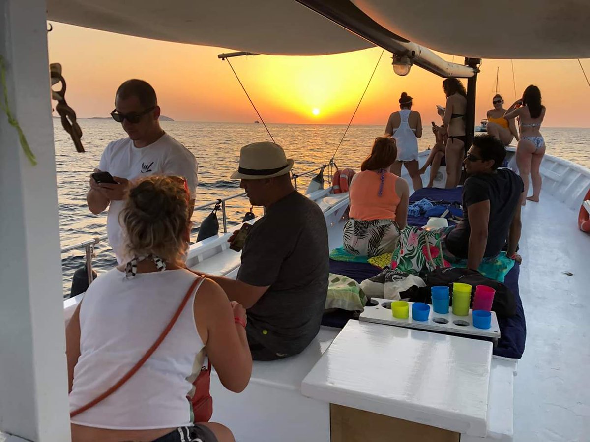 ChilliPepperibz's tweet photo. Join us for relaxed and chilled boat trips in Ibiza with swimming, drinks and sunsets.

Find out more here https://t.co/6Ku6BpLrrz 

#ibiza #ibiza2019 #boattrip #SanAntonio #lovelifeloveibiza https://t.co/kuF9cxZbtA