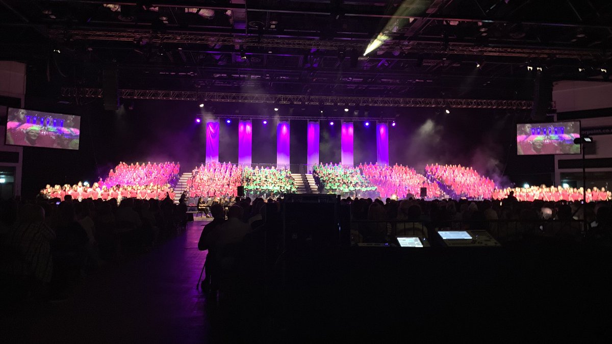 LakesidePrm's tweet image. Amazing, amazing night watching our fantastic choir join with a #1000voices to fill the @MotorpointDiff with happiness. Well done and thanks to @hybupoblifanc for organising tonight’s @BeyondWordsHTRN show.
