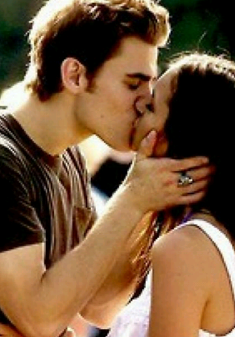 AdrianaLyraRam2's tweet photo. Nosso romance é poético,
Inspiração da nossa Poesia
Neste sentido tão romântico
A Vida revela sua Magia.

Nossos sonhos e fantasias
Misturam-se nos beijos....
Na alegria dos nossos dias
Enfim plenitude dos desejos
      (Adriana Lyra Ramos) https://t.co/Po8BcWiMYe