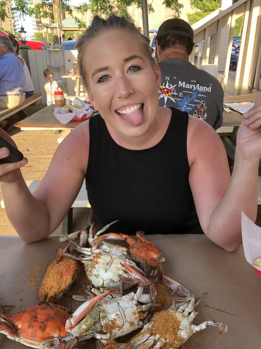 Shoutout to this guy right here for being legally stuck with me for 365 days and not going insane. Happy Anniversary Ryy and thanks for being the real MVP and watching me eat 3,000 crabs tonight. I’ll have the waitress bring you a kids coloring book.