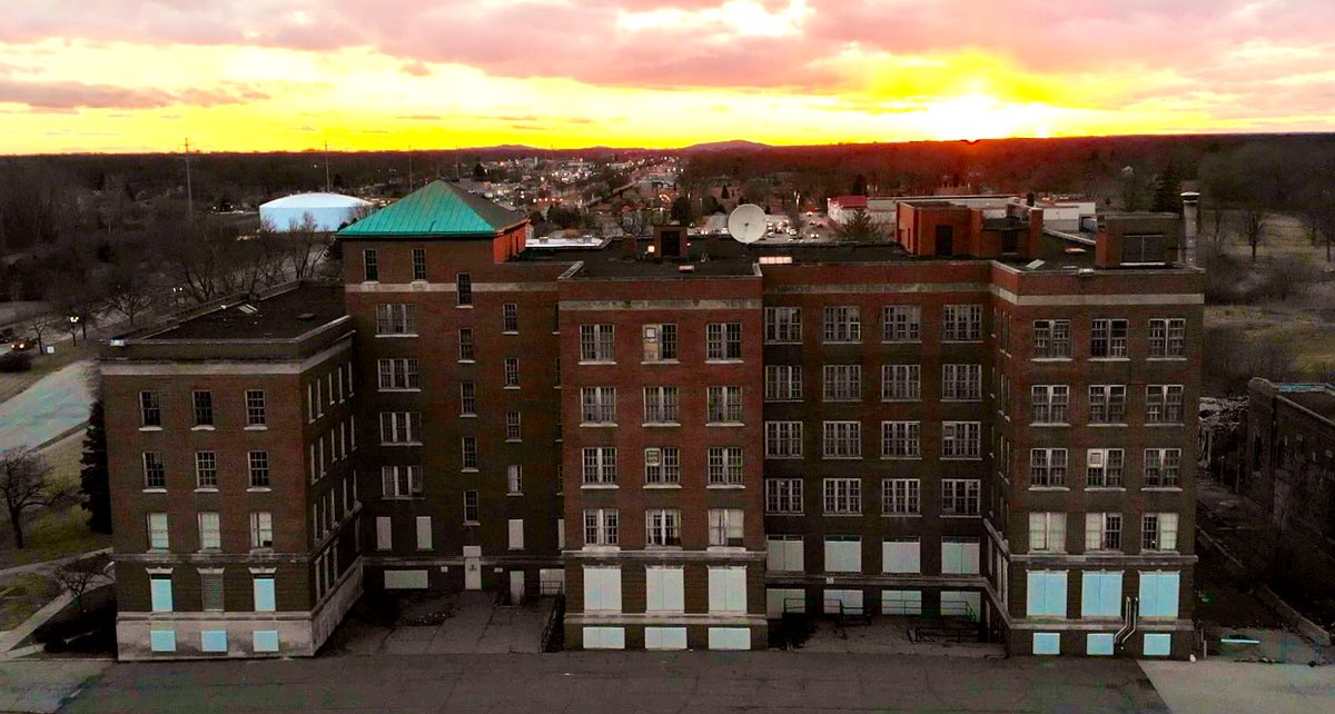 DetroitParaDPX's tweet photo. Come investigate #eloise with us @kenboggle @weird_weekends and @GinaFitplus11 👻 TIX➡️ https://t.co/BLMIYAi5NI #haunted #asylum #PureMichigan https://t.co/PhZQyOvo0s