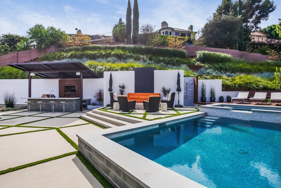 laurimstudio's tweet image. No matter what you need, this beautiful backyard is ready for your next summer gathering. 🌴☀️ #SummitProject #LauriMorrisonStudio

#pool #poolside #exteriordesign #backyard #modernbackyard #poolparty #summer2019 #happyplace #dreambackyard #dreampool #dreamhouse #backyardgoals