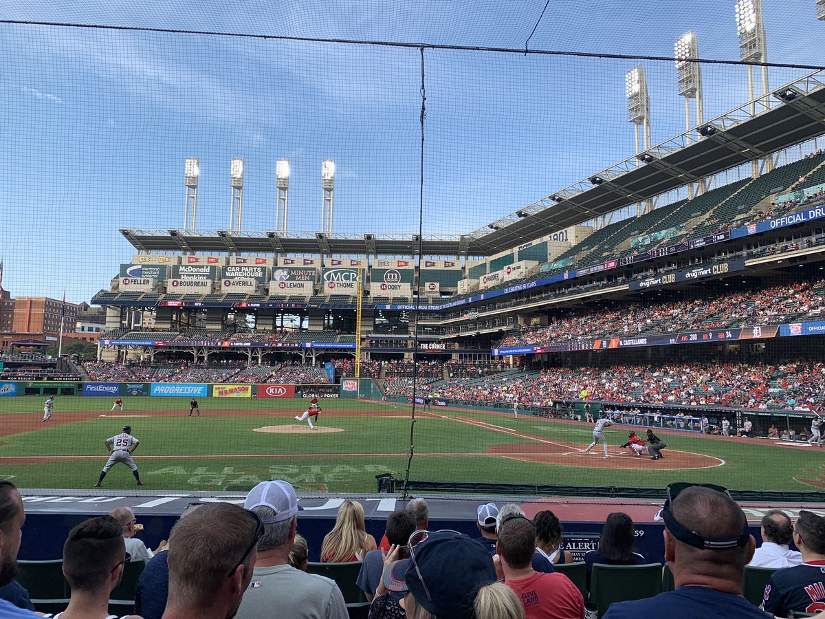 thismamaplans's tweet photo. Date Night Level: 💯 #GoTribe #Tribetown #Indians #CLE #RallyTogether @Indians https://t.co/F4GykYVxpG