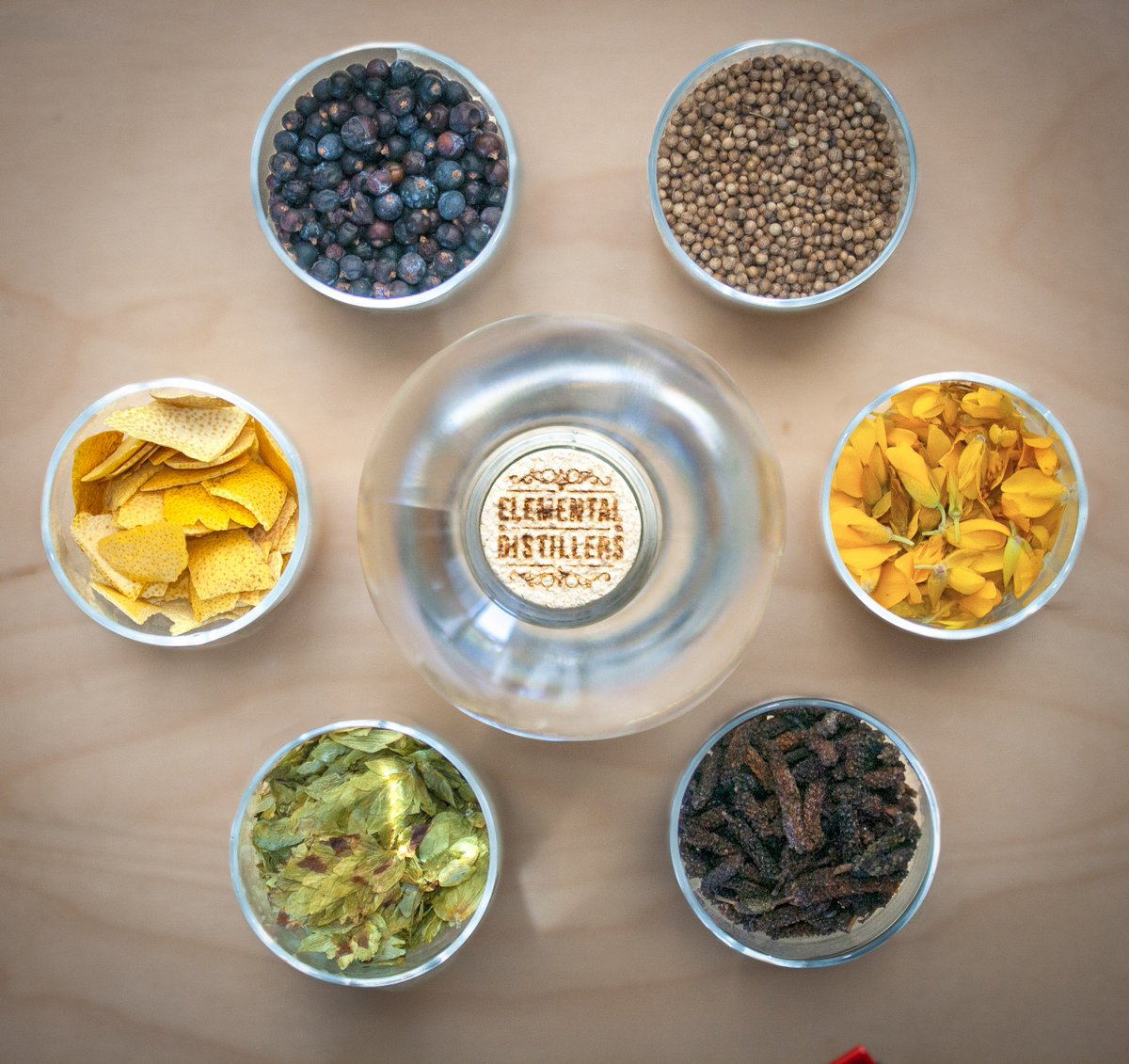 What makes Roots Marlborough Dry Gin unique?⁣
⁣
Directly sourced seasonal botanicals, macerated for 24 hours in advance of distillation on estate at the Elemental Distillery, Marlborough.⁣
⁣
Bottled at a full-flavoured 45%vol
⁣
#RootsDryGin #EstateDistilled #LocalWildOrganic