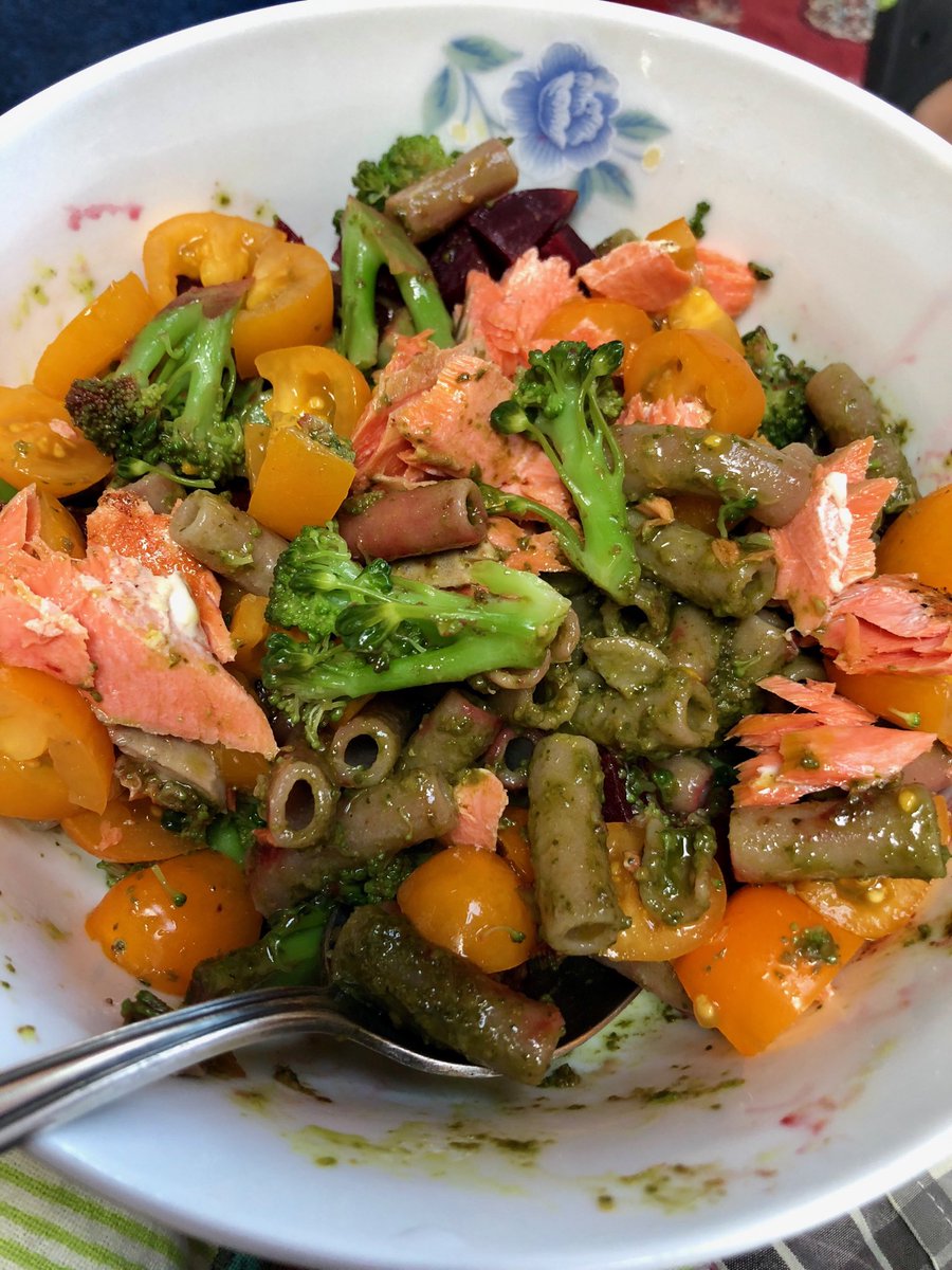Raffi_RC's tweet photo. mmm! pesto with wild rice pasta, diced beets and cherry tomatoes, broccoli, salmon. #healthdinner https://t.co/Qw9mksiZ63