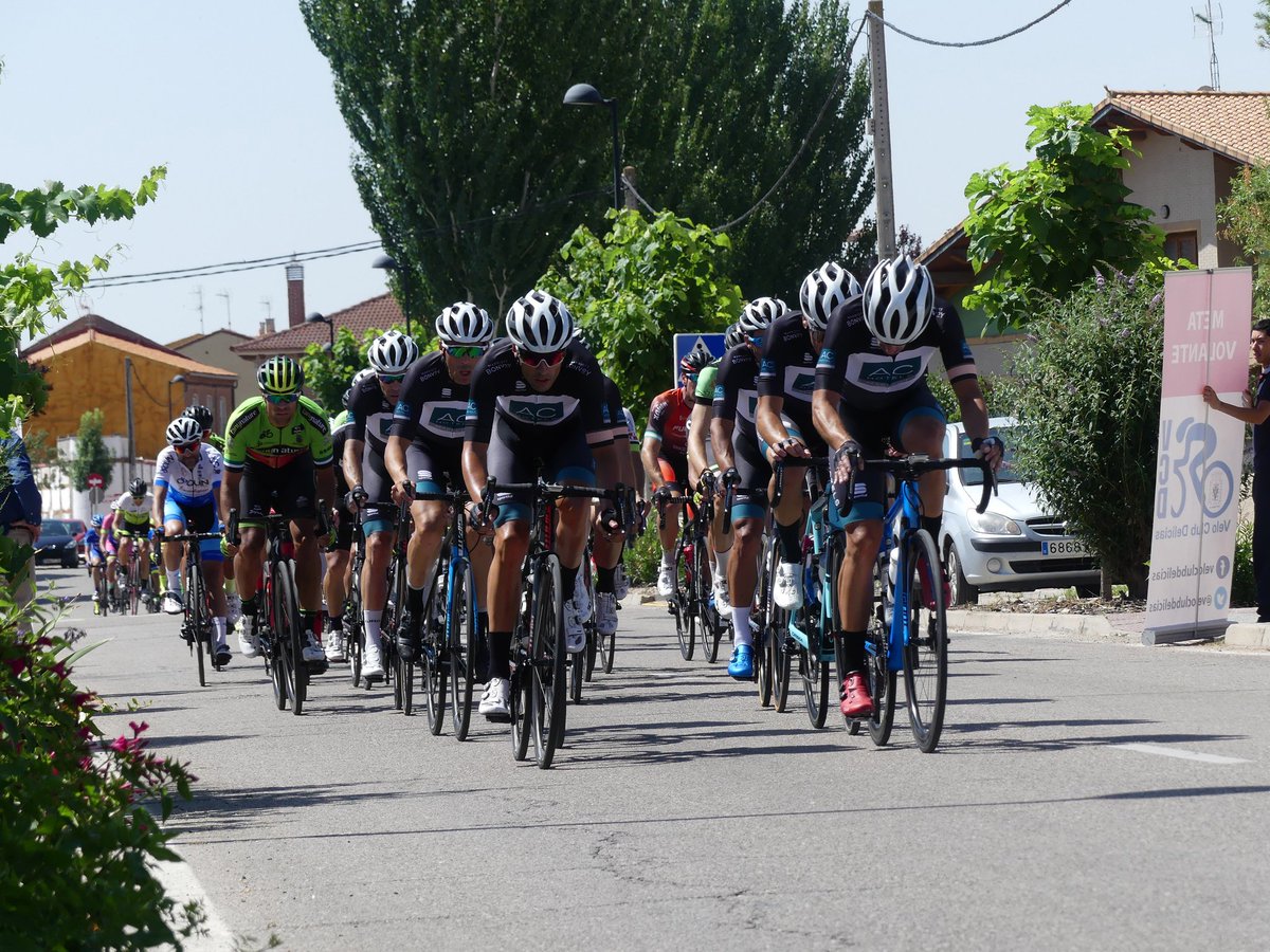 achotelsteam's tweet photo. Solo sabemos correr de esta manera.. 
Siempre en EQUIPO sea cual sea el resultado.. 
Siempre UNIDOS.

#juntos_somos_mejores

@AC_Hoteles 
@MarriottBonvoy 
@Giant_ESP 
@sportful 
@EnervitSpain 
@VW_es https://t.co/M26NdpfLBS