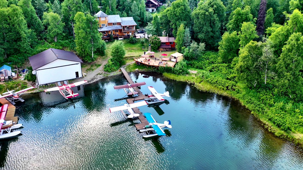 Aviation101Film's tweet image. Wouldn’t this be the life?! A seaplane base right in your backyard! This is Don’s flight school, “Alaska Floats and Skis” in Talkeetna.