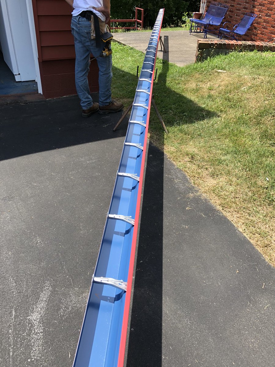 304Gutters's tweet photo. Red steel #gutter #hangfast https://t.co/sHqAG6Gg3E