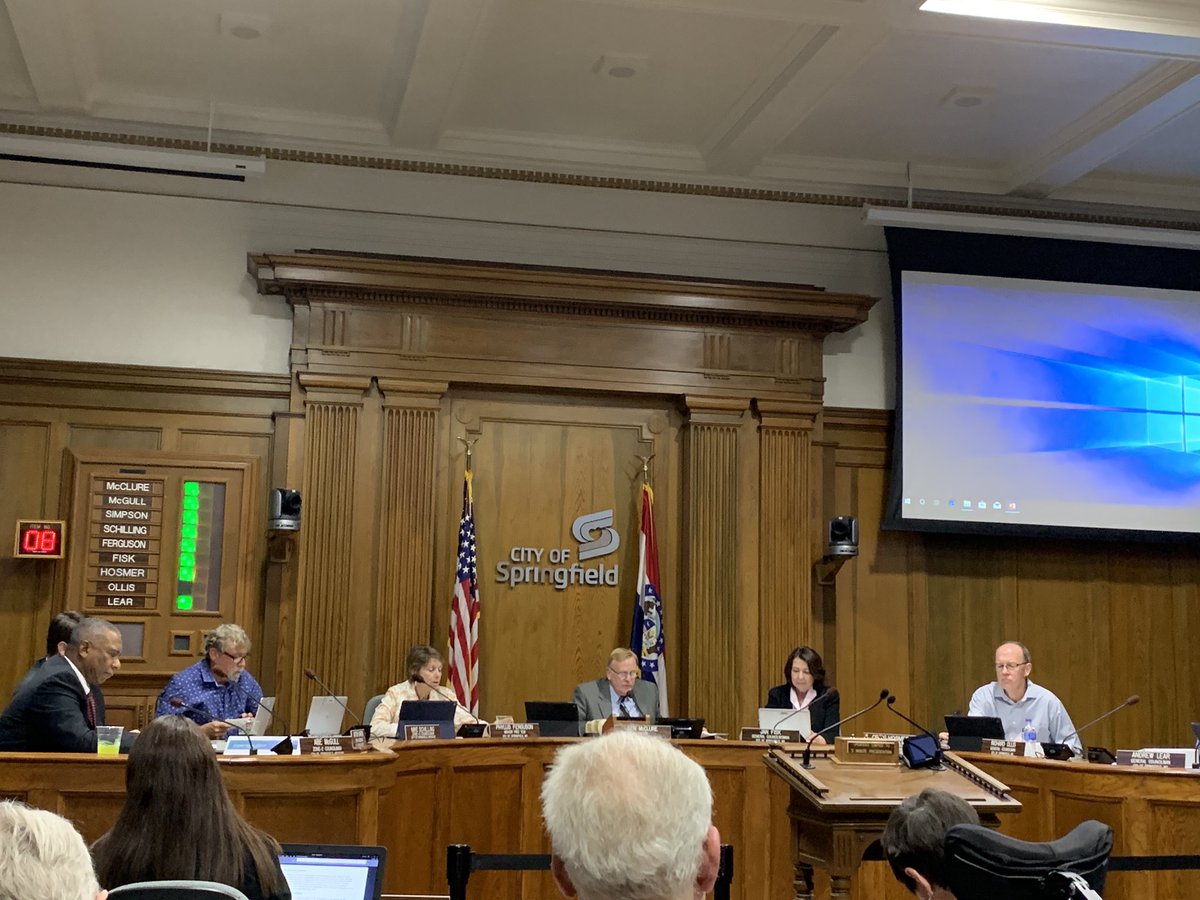 ktranda8's tweet photo. Yaaaaaaas!  Unanimous vote to pass #Tobacco21!  So proud of this #SPRINGFIELD city council!! #advicacy #healthpolicy @Tobacco21 👏🏻 👏🏻 👏🏻 https://t.co/sWe7RKtrhQ