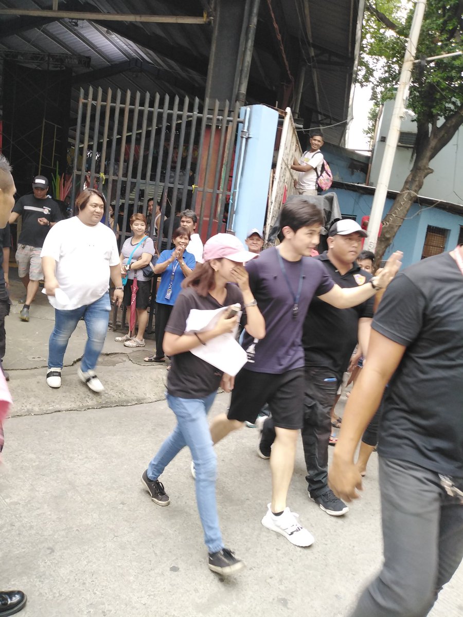 casisnoims's tweet photo. @aldenrichards02 yesterday @ Brgy Masambong https://t.co/SU5UTlmpEg