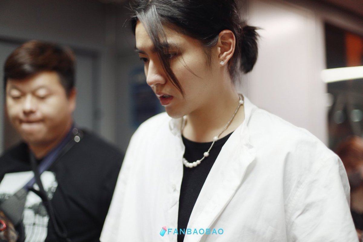 Karaniel2's tweet photo. 190716  Beijing ✈ Shanghai 
#KrisWu #Wuyifan
miss you so much😭😭 @KrisWu 
cr.logo https://t.co/MfQ2YyypXP