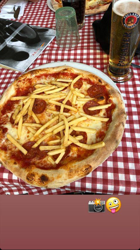 JTcoach15's tweet photo. Když máš hlad a @lukyrostik dá na @instagram tuto fotku :DDD #NenavidimTe

https://t.co/qilsyYj9Xp

#pizza #food https://t.co/zpmCpVRo4r