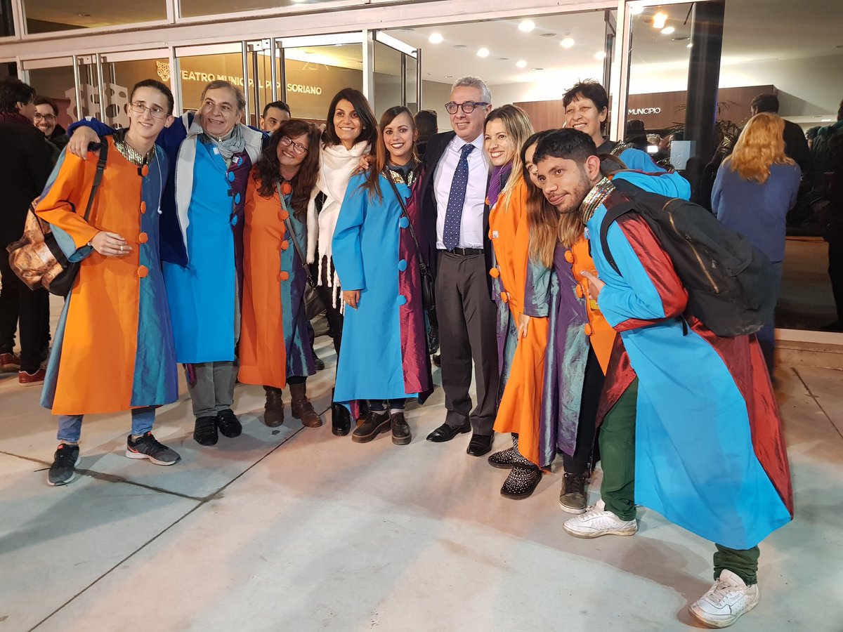 ZamoraJulio's tweet photo. Hoy realizamos la pre inauguración del #TeatroMunicipal "Pepe Soriano" en Benavídez junto a artistas locales. ¡Gracias a todos por venir! 🎭🎨 https://t.co/Y6rCUe3RnC