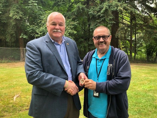VANatCemeteries's tweet photo. @USMAReeves @USArmy @POTUS Mr. Billy Murphy, @USArmy #Veteran, served NCA for over 40 years. He continues to serve as an army contractor working to ensure Ft. Lawton cemetery meets the high standards our Veterans and their families deserve. Thank you for your service. @USMAReeves https://t.co/O4L8b2RxQi