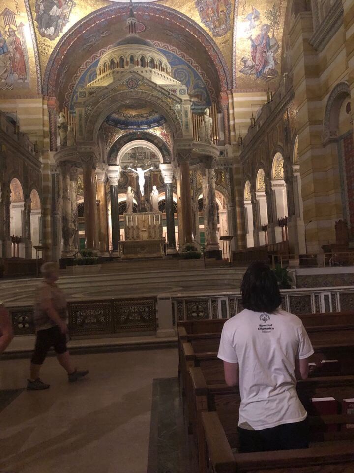 DSJActivities's tweet photo. Team “Alligator Frog” competed the Scavenger Hunt first, sharing some creative photos of the Arch, College Church, Muny, and Penguins along the way.  Nicely done! https://t.co/DIhs3pisAn