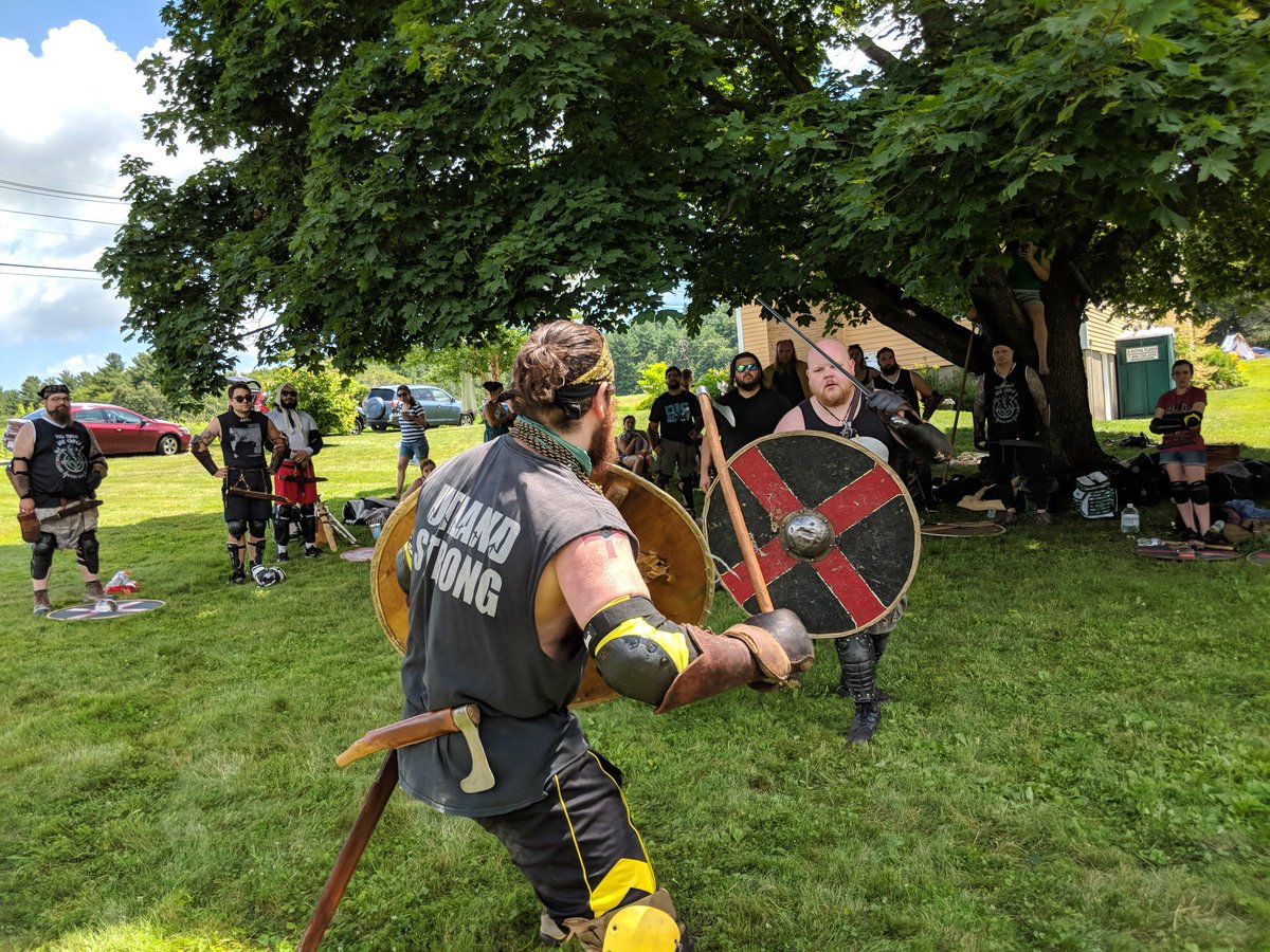BostonViking's tweet photo. A couple shots from our #midsummer Holmgang! #vikings #vikingcombat #bostonvikingirish #LivingHistory https://t.co/RBACCBl3ax