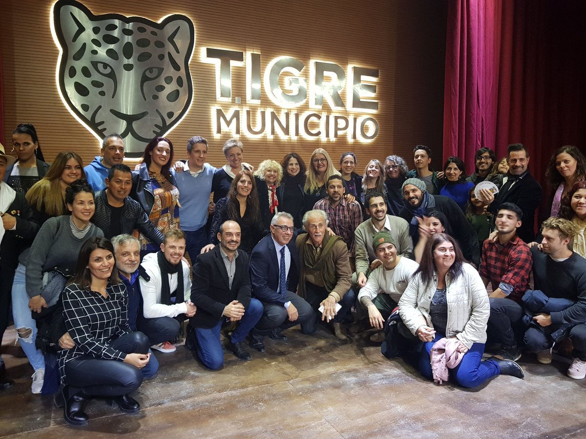 GiselaLZamora's tweet photo. Vivimos la pre inauguración del #TeatroMunicipal "Pepe Soriano" junto a cientos de artistas tigrenses. ¡Gracias a todos por venir, y esperamos que disfruten el espacio! 🎭❤ https://t.co/gUj7K4ikH9