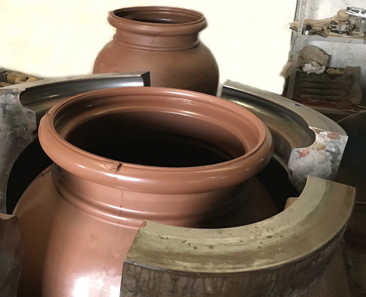 DGastronomia's tweet photo. Proyecto para recuperar las tinajas de barro en la elaboración del vino https://t.co/7HvKwjcdGp https://t.co/ueVfpMvxtm
