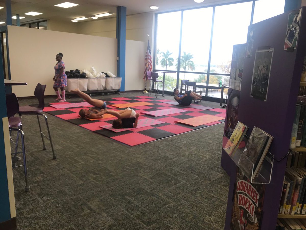 HayesShalia's tweet photo. Yoga promotes wellbeing & wellness what a fun way to work out and read today at SOAR IN 4’s raising a reader events @manalibraries @summerlearning & other #smartersummer activities ☀️😎📚@ThePattersonFdn @SuncoastCGLR @Manateeschools https://t.co/wOIAIqCIuT