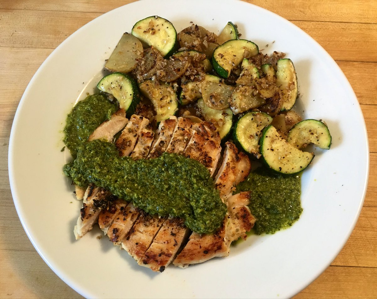 splannee's tweet photo. Oregano Chicken with Chimichurri Sauce &amp; Garlic Potatoes &amp; Zucchini https://t.co/M7CtJBDXWv