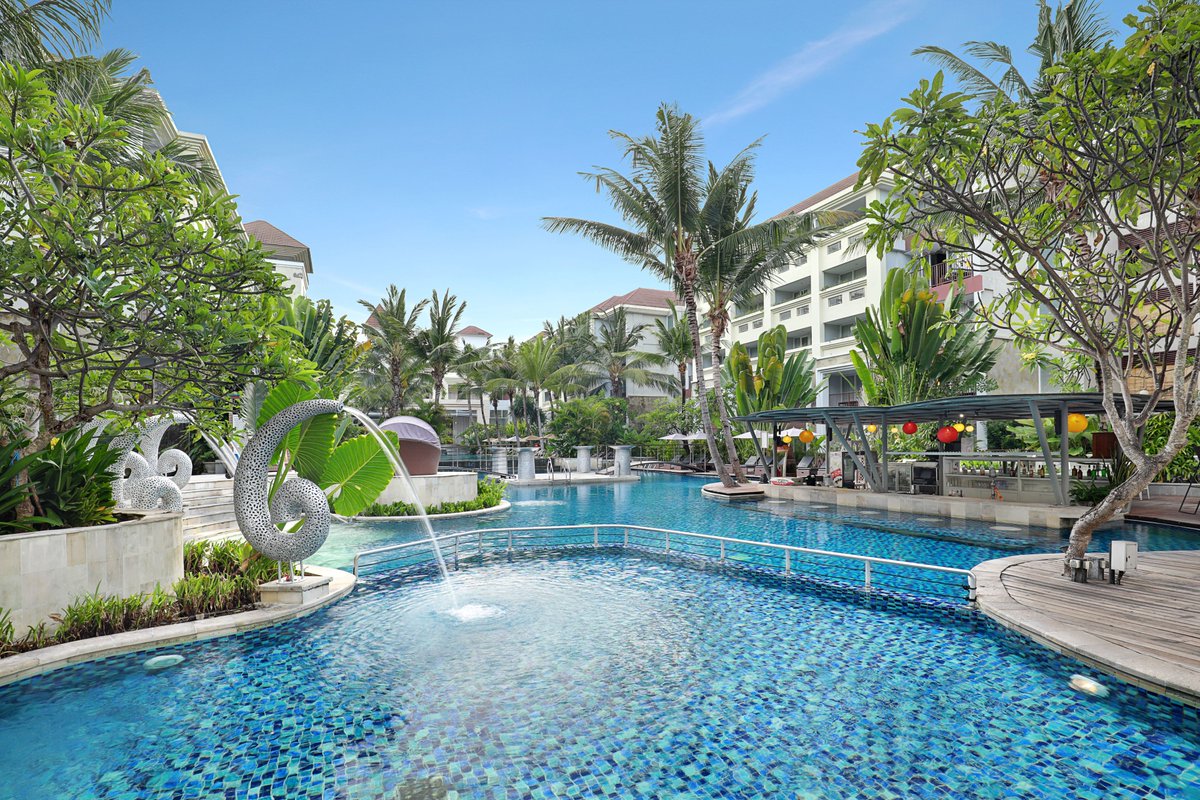 Hello Tuesday! It is a beautiful day to chill out by the pool. Find us on swiss-belhotel.com and use bookdirect code to get more benefit #bali #sanur #vacation #holiday #happiness #cheap #discount #stayatbali #balibibble #balinese