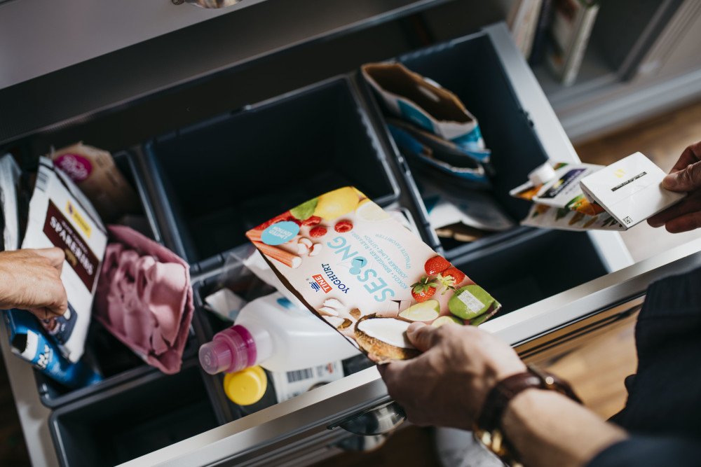 Grønt Punkt Norge har spurt  folk om hva de gjør av hensyn til miljøet. Svaret er at vi kildesorterer gjerne, men dropper ikke fly og kjøtt.  mynewsdesk.com/no/grontpunkt/…