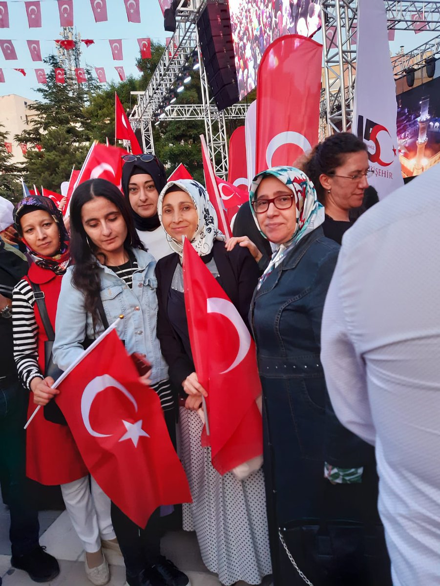 akkadintepebasi's tweet photo. İlçe Kadın kolları olarak, #15Temmuz ’un yıl dönümünde vatan uğruna canını veren kahraman şehitlerimizi rahmetle, gazilerimizi minnetle anıyoruz..
#Eskişehir #Tepebaşı
#AKKadınlar
#15TemmuzDestanı 🇹🇷 https://t.co/bwjh8USy2n