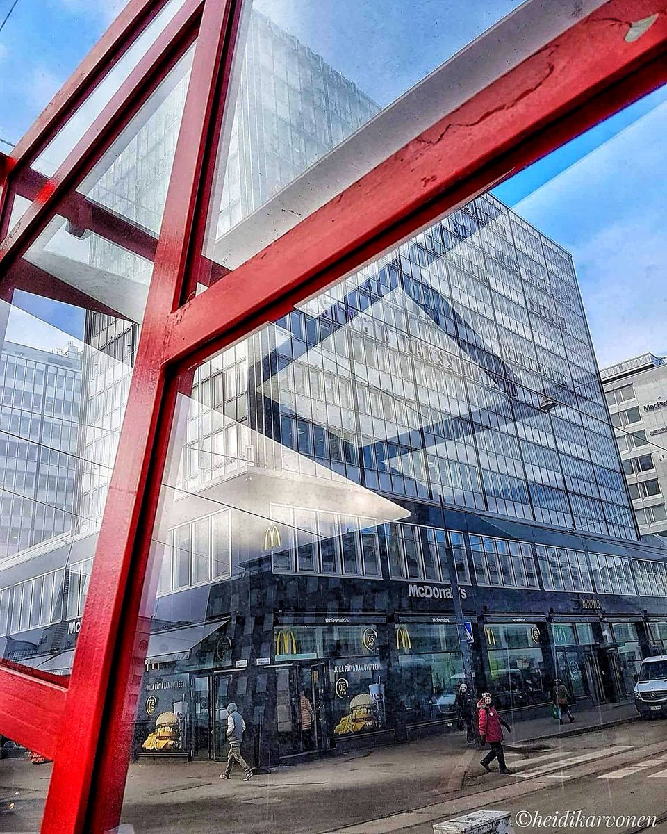 by_helsinki's tweet photo. Designpysäkki
#design #railwaystop
#autotalo #stefanlindfors

#helsinkibyheidi ❤
#discoverFinland #Finland #helsinki #visithelsinki #visitfinland #myhelsinki #ourfinland #businessfinland #helviestinta #yleuutiset #maikkari #thisisfinland https://t.co/PuKNaUcnx8