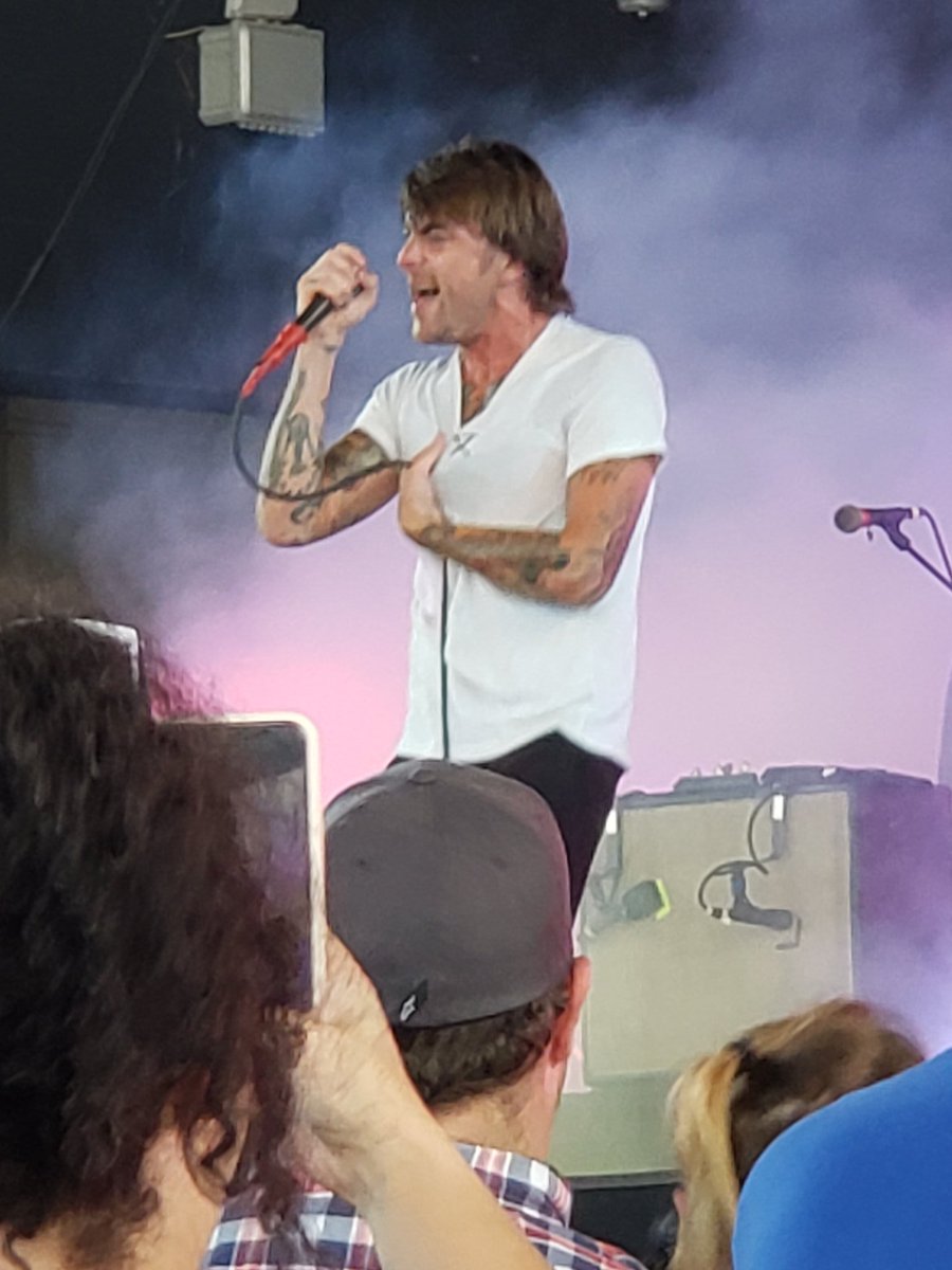 dhack1280's tweet image. I have not once witnessed a bad  @AnthonyGreen set. Ever. No such thing exists. #Indy @circasurvive