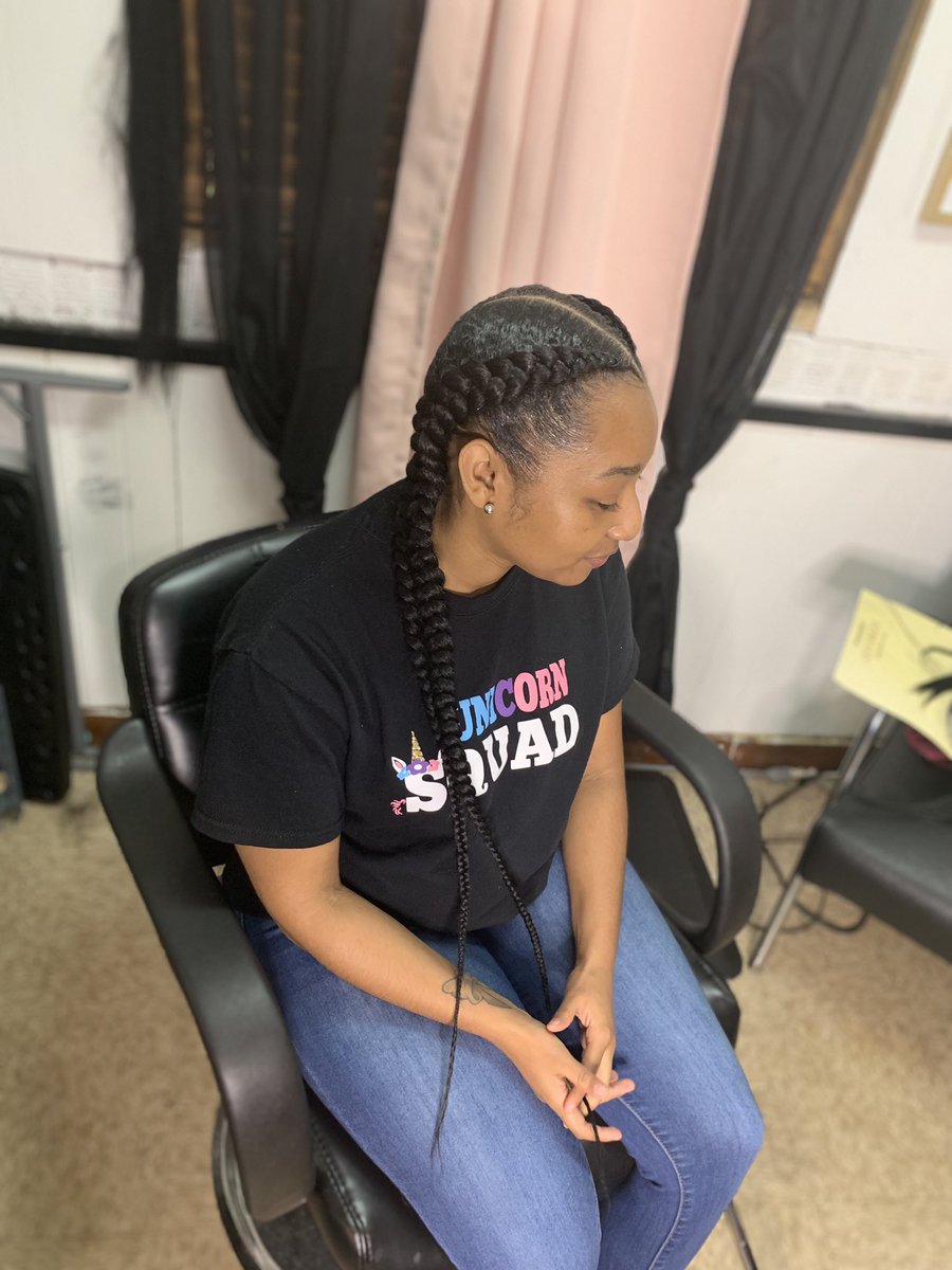 __prettyflossay's tweet image. SassySLAYY 💕
BACK IN BUSINESS 
#Feedins #straightbacks #twofeedins #braids #stylist #slay #sassyslayy