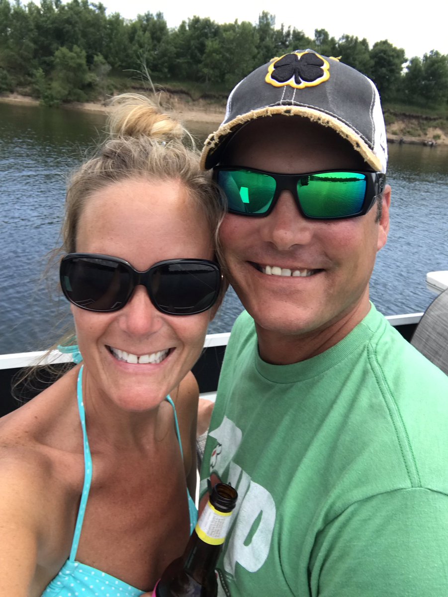 mrsbes10's tweet photo. My favorite way to spend a Sunday in July in the Midwest when the heat is unrelenting #funonaboat #mississippiriver #makememories #midwestheat https://t.co/6wtMIyPBq5