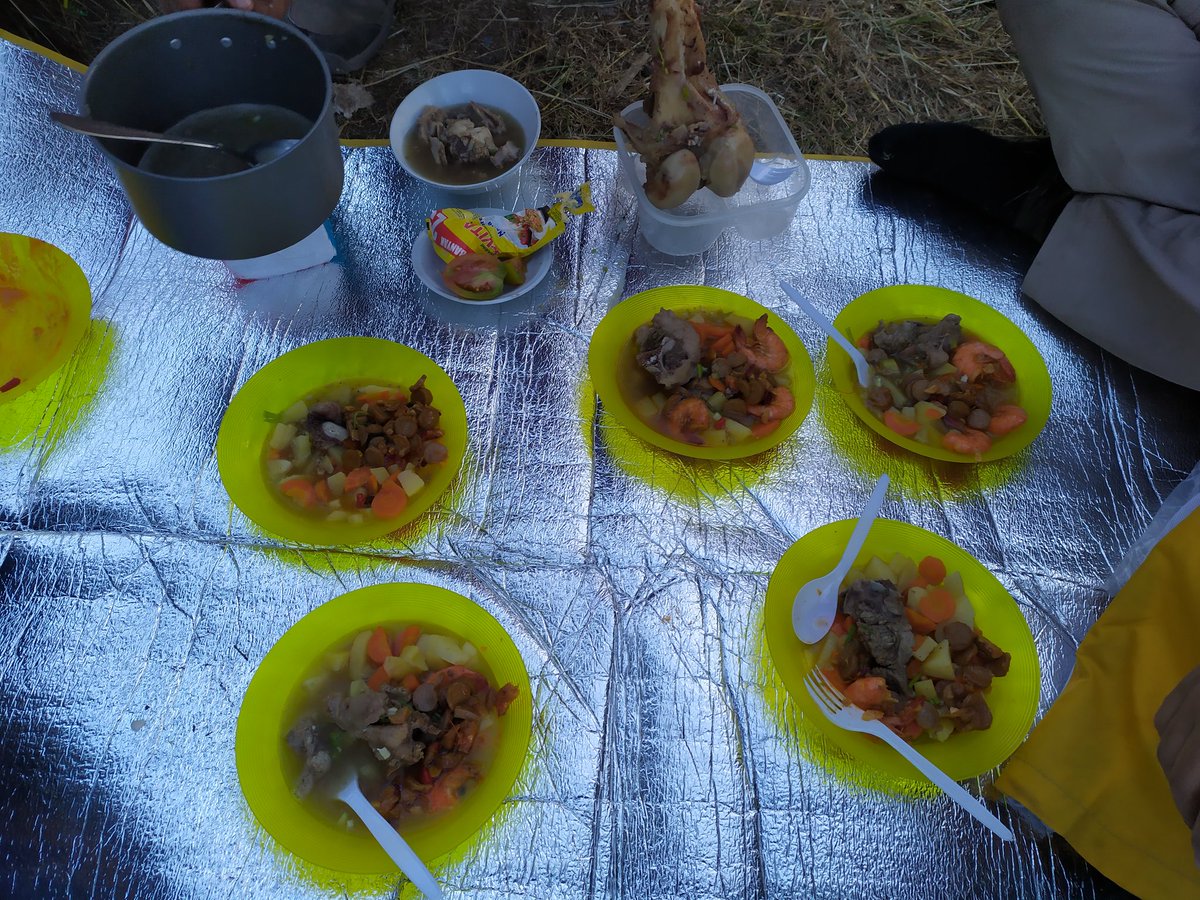 arnaldnasrum's tweet photo. Bumbu makanan di gunung: 5% lada,  95% pasir https://t.co/x3neao9TUC