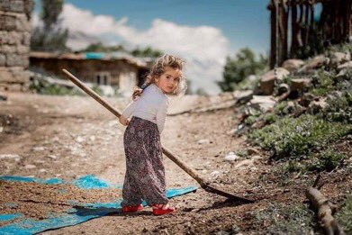 oonuryakups's tweet photo. "Ölü" kelimesi ile "çocuk " kelimesi yan yana olduğunda boğazıma yumru oturuyor.
Bir çocuğa zarar verecebilecek kadar nasıl kirleniyor kalpleriniz?
#patlama https://t.co/dQhAjUiz1q