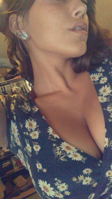 I'm bored, horny &amp; in the mood to trade naughty pics and videos...😜  Use this link to send me a message