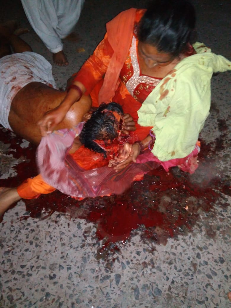 BikramAri's tweet photo. তবে দিদিমণি এই কি আপনার #goodgovernance এর নমুনা???
পুলিশ মন্ত্রী হিসেবে সম্পূর্ণ দায় আপনার এবং আপনি পুরোপুরি অকৃতকার্য। নিজের দায়িত্ব থেকে সরে গিয়ে পশ্চিমবঙ্গের মানুষ কে একটু শান্তি দিন।
#SaveBarrackpore & #savebengalfromtmc https://t.co/jEuSrWZNxJ